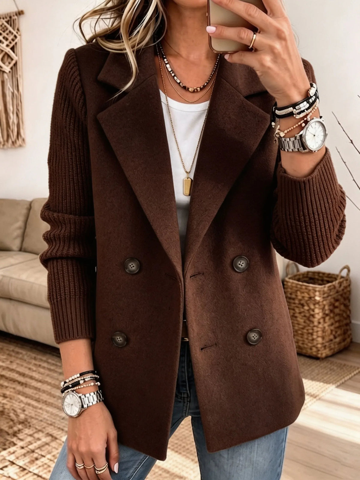 🤲 Zadnji dan – 50 % popusta ⏰✨ Eleganten blazer s pletenimi rokavi – šik, topel in sproščen.
