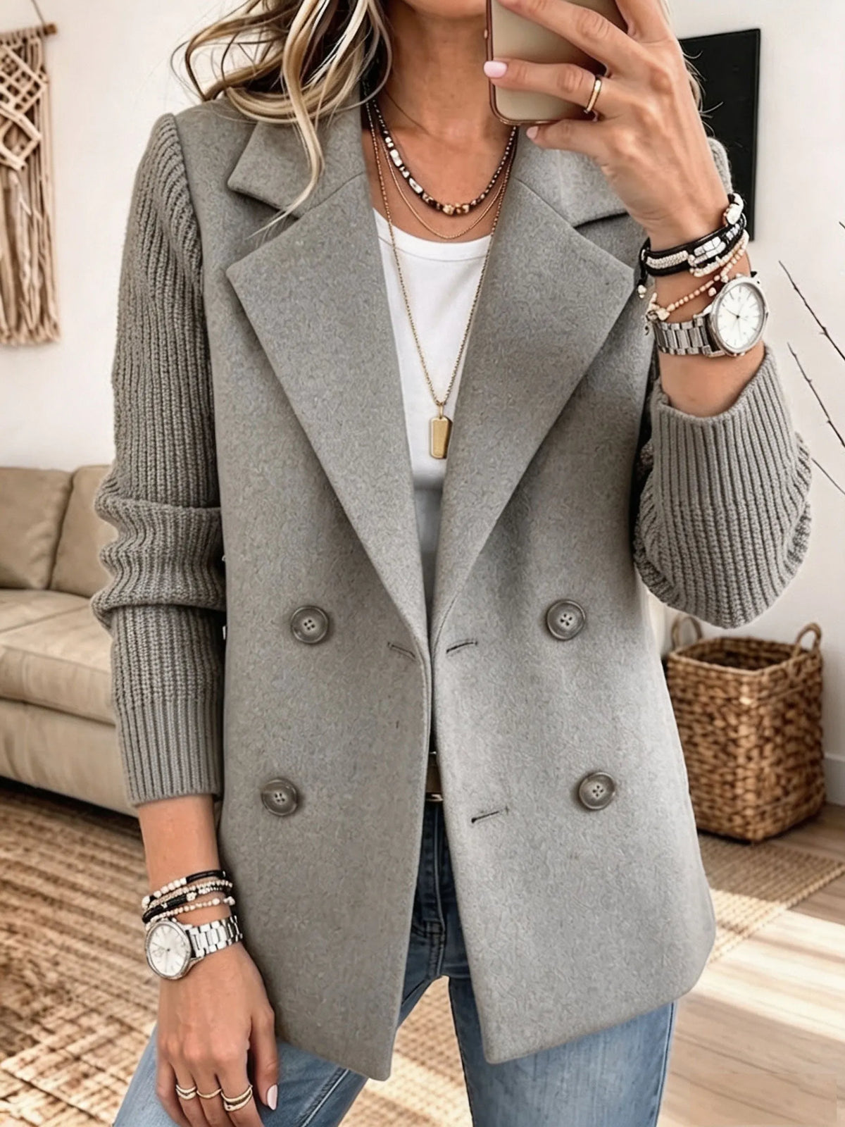 🤲 Zadnji dan – 50 % popusta ⏰✨ Eleganten blazer s pletenimi rokavi – šik, topel in sproščen.